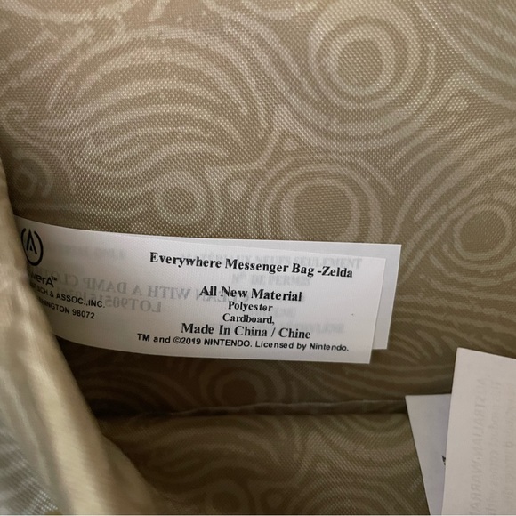 PowerA Everywhere Messenger Bag - Zelda - Picture 10 of 11